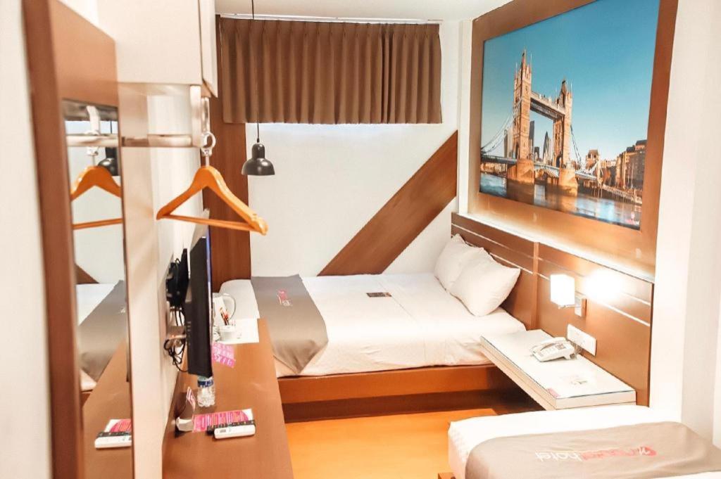 Neotel Hotel City Centre Tanjung Redep Bagian luar foto