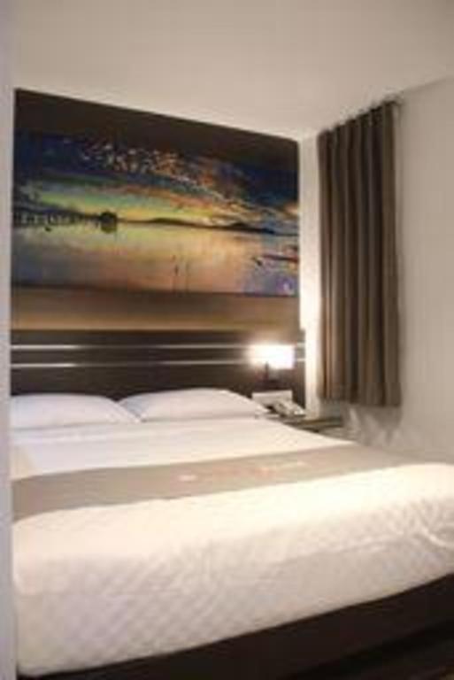 Neotel Hotel City Centre Tanjung Redep Bagian luar foto